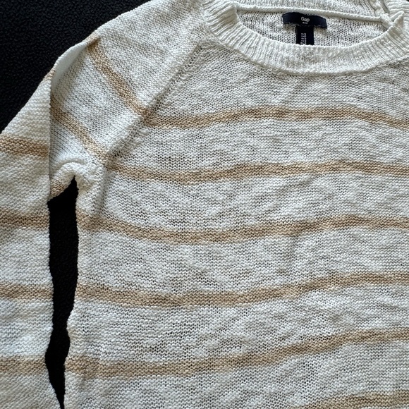 Gap Sweater Size Small- White and Beige Stripe - Picture 12 of 15